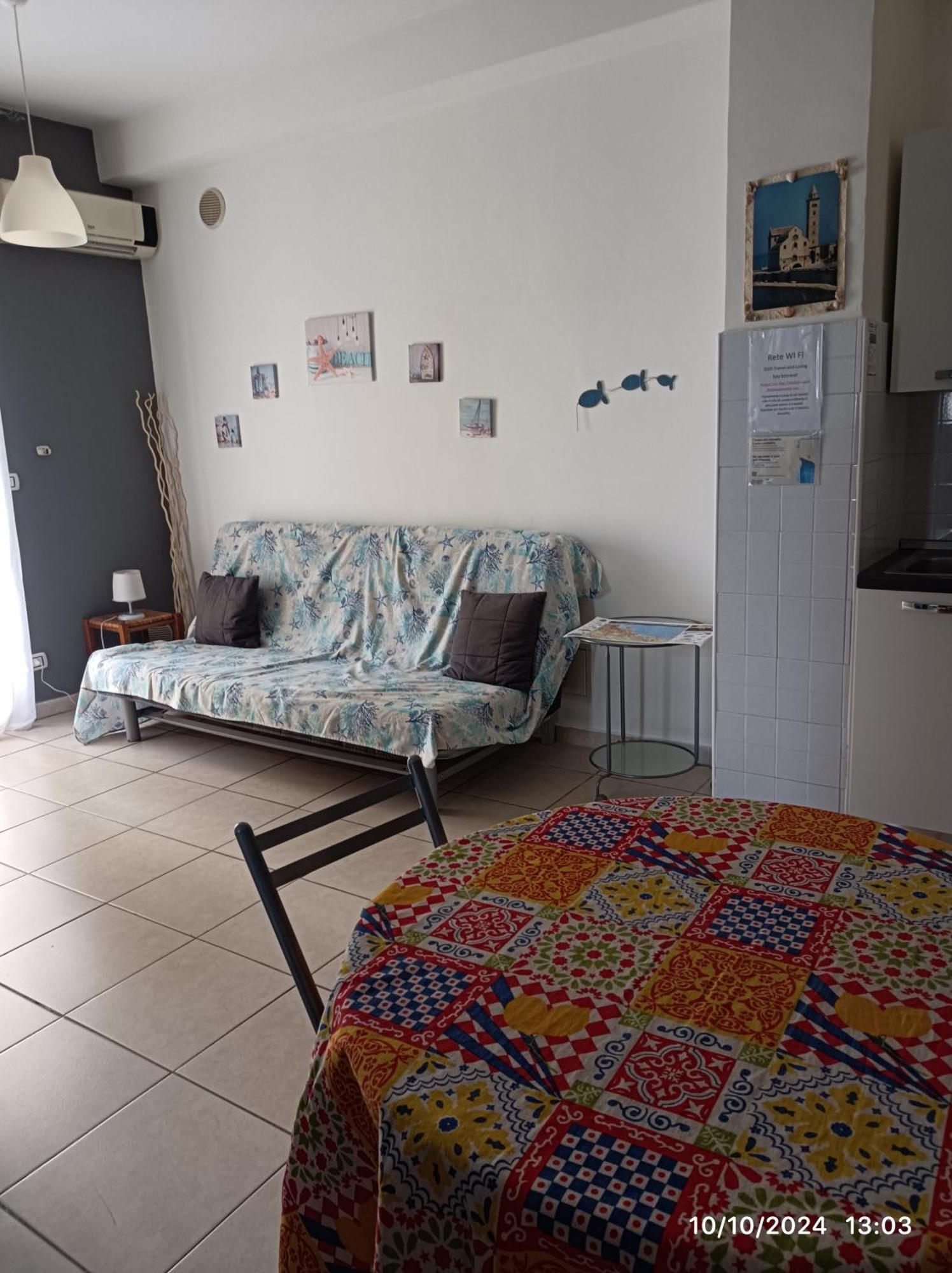 Travel And Living Hotel Trani Bagian luar foto