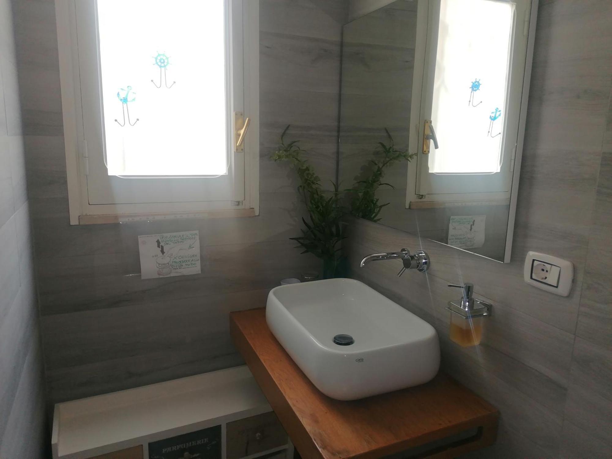 Travel And Living Hotel Trani Bagian luar foto