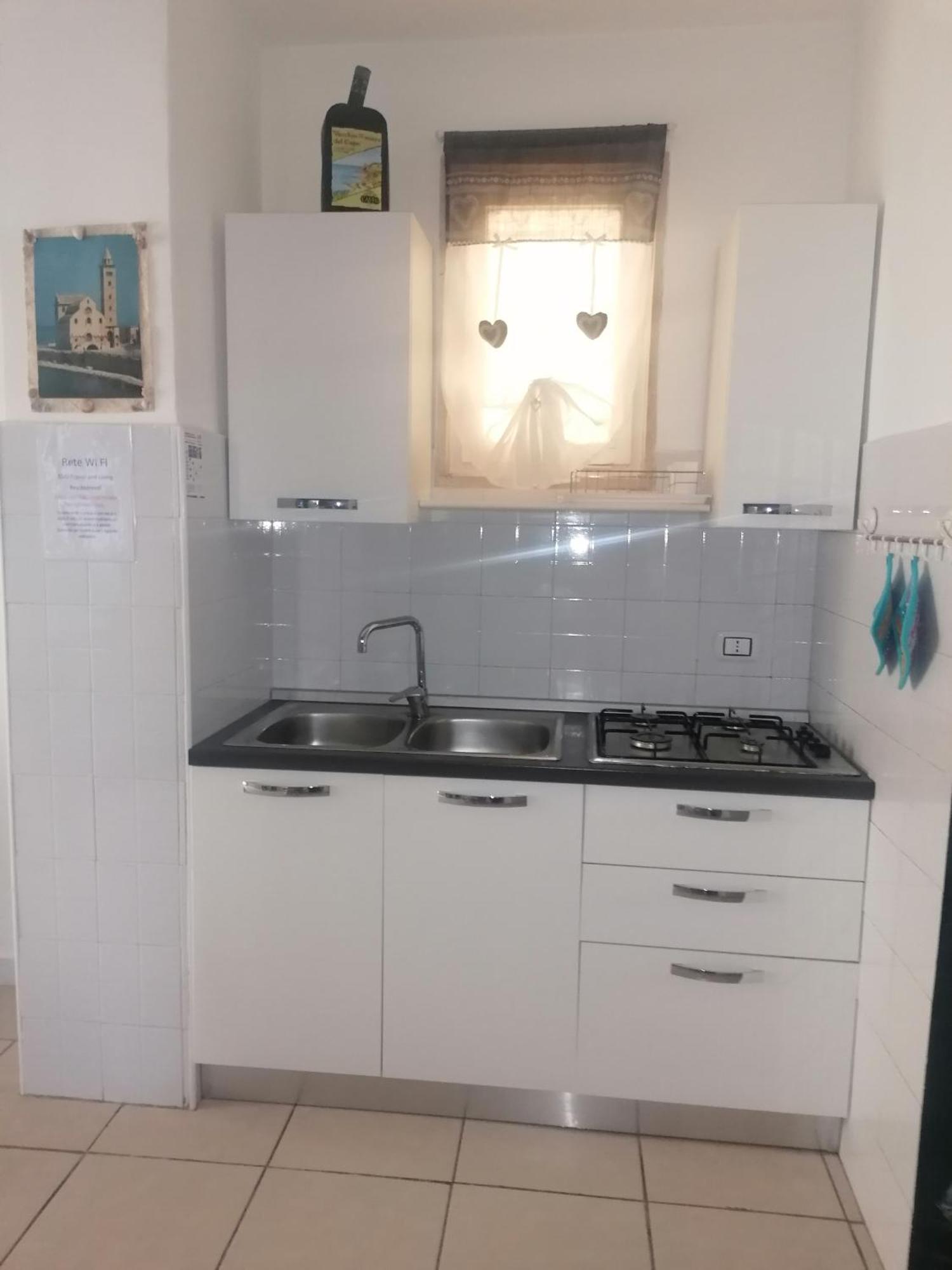 Travel And Living Hotel Trani Bagian luar foto