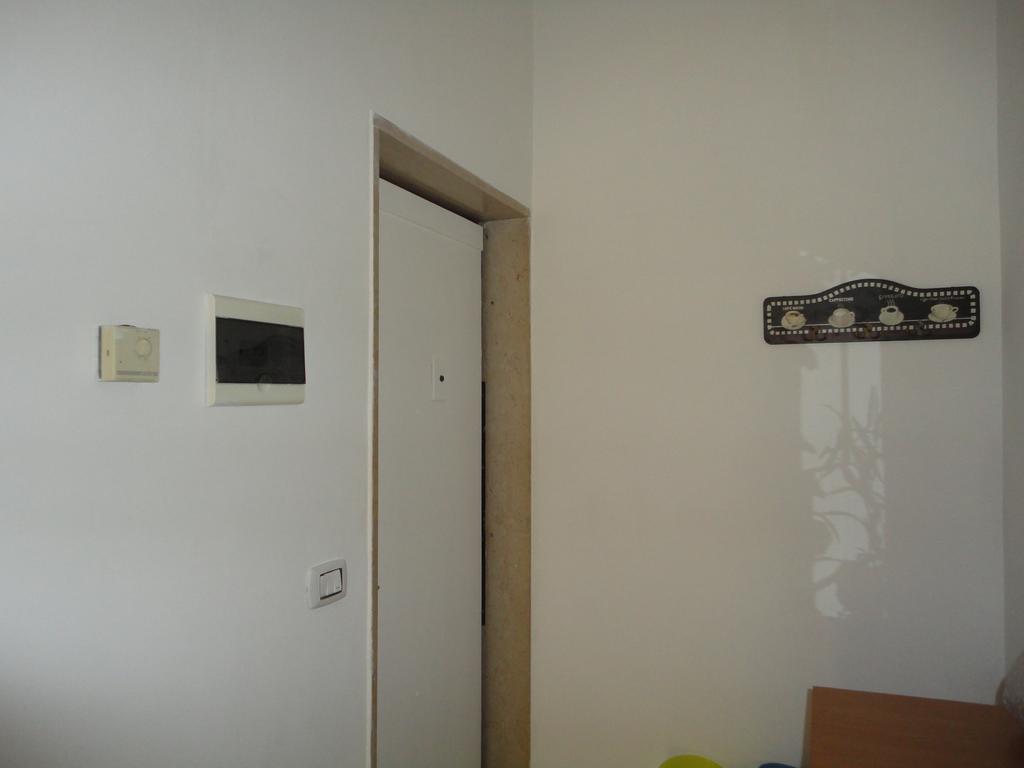 Travel And Living Hotel Trani Bagian luar foto