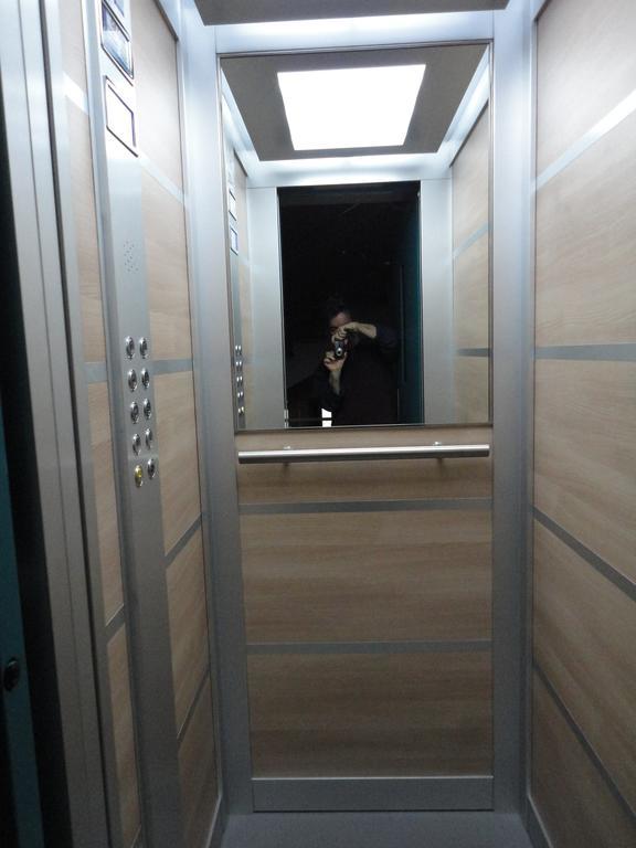 Travel And Living Hotel Trani Bagian luar foto