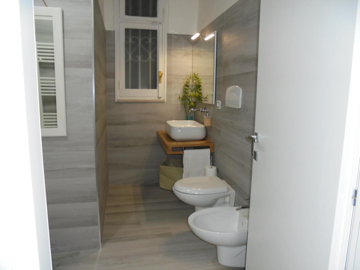 Travel And Living Hotel Trani Bagian luar foto